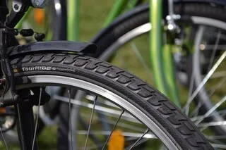 SI LES CYCLISTES NE RESPECTENT PAS CETTE NOUVELLE RÈGLE À CLERMONT-FERRAND, ILS DEVRONT PAYER UNE AMENDE
