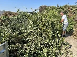 APRÈS L’ORAGE, DE NOMBREUX USAGERS SE RENDENT À LA DÉCHETTERIE : « SI POSSIBLE, CONSERVEZ TEMPORAIREMENT VOS DÉCHETS »