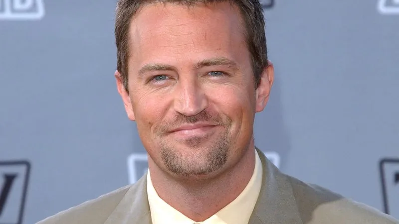 MORT DE MATTHEW PERRY: NETFLIX ANNONCE UNE SÉRIE DOCUMENTAIRE SUR L’ACTEUR STAR DE « FRIENDS »