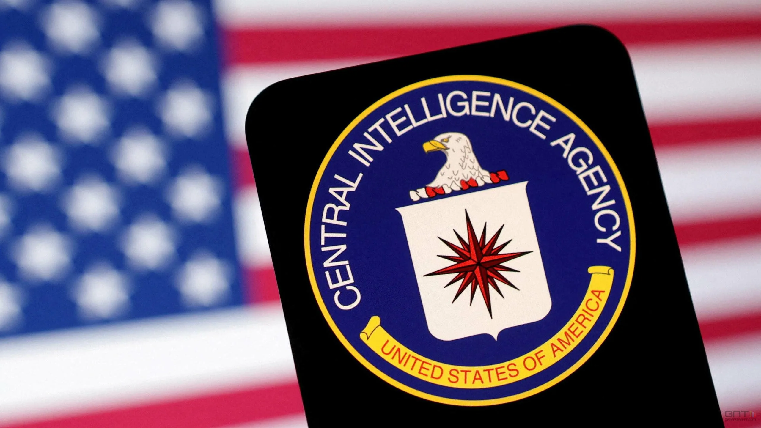 L’IA COMPARÉE À L’ARME NUCLÉAIRE : LE PATRON DE LA CIA SONNE L’ALARME