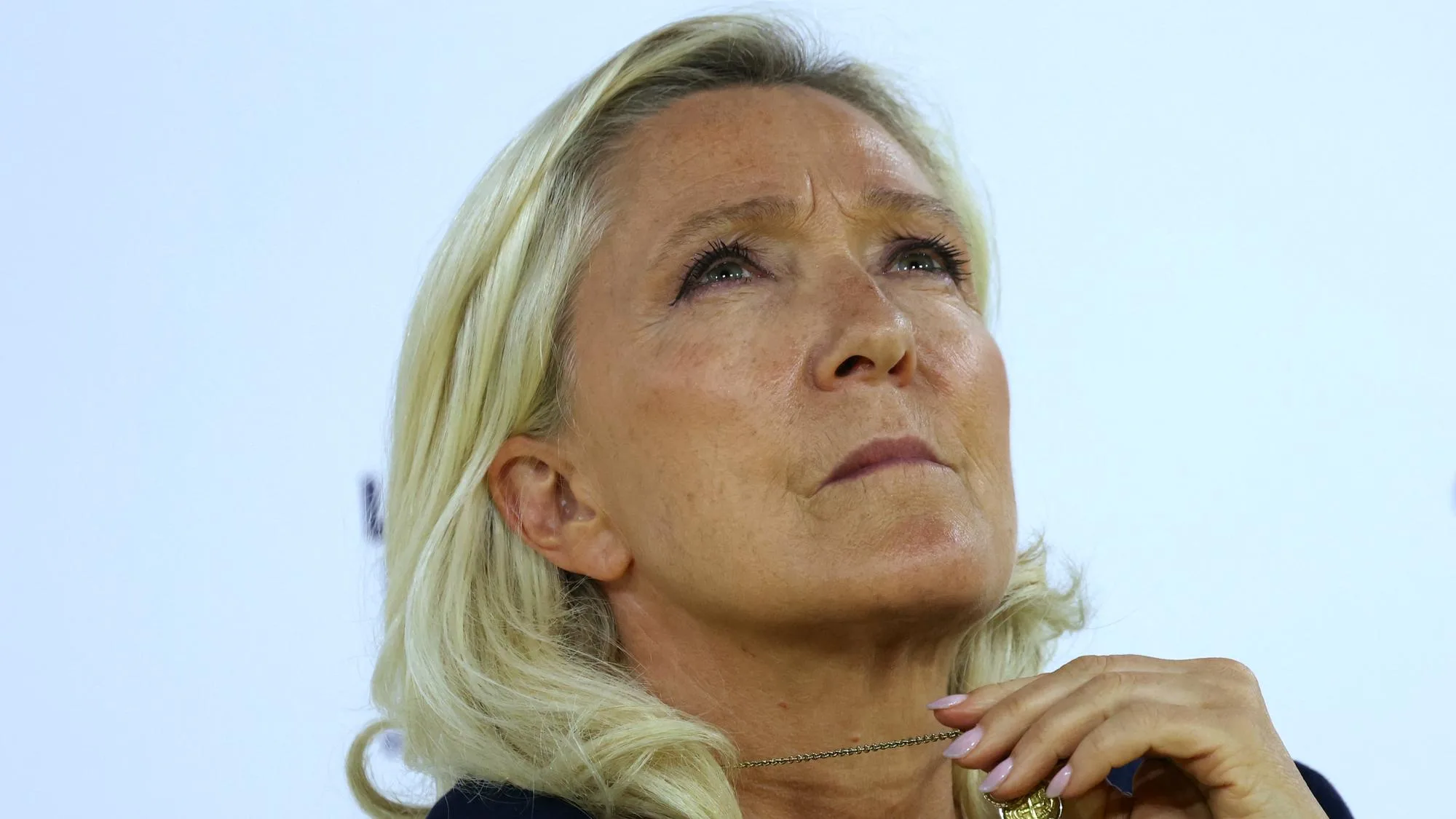 LE RN VEUT « COUPER LE ROBINET » À L’UKRAINE MAIS MARINE LE PEN N’AIME PAS QU’ÉDOUARD PHILIPPE LE RAPPELLE
