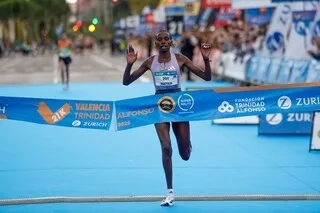 MONDIAUX DE RUNNING. SUPERSONIQUE, AGNES NGETICH BAT LE RECORD DU MONDE DU SEMI-MARATHON DANS UNE COURSE NON MIXTE