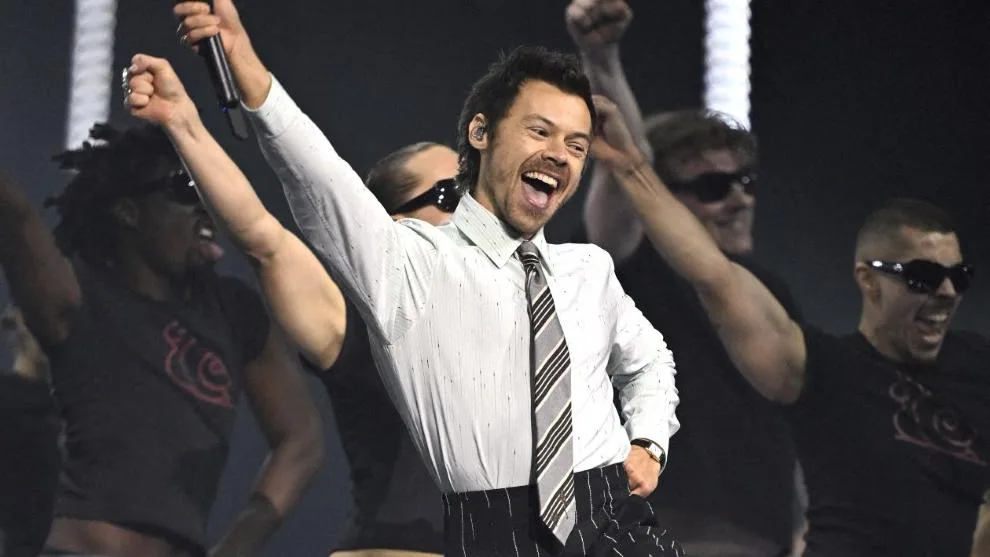 MÊME HARRY STYLES NE PEUT PAS ÉCHAPPER À « OFF CAMPUS », LA SÉRIE PHÉNOMÈNE DU MOMENT