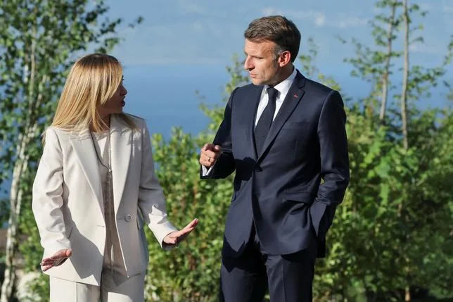 UN PREMIER SOMMET OFFICIEL : “MACRON ET MELONI NE PEUVENT PLUS SE PASSER L’UN DE L’AUTRE”