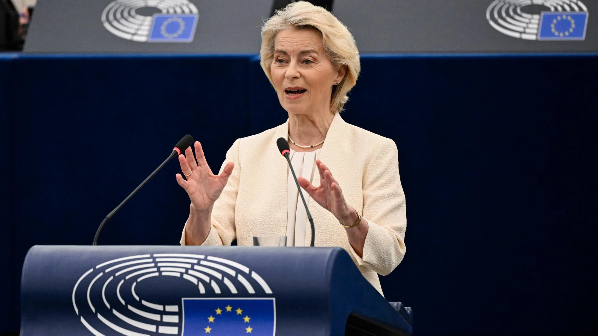 SUR L’INTERDICTION DES RÉSEAUX SOCIAUX AUX MOINS DE 15 ANS, URSULA VON DER LEYEN S’INSPIRE BEAUCOUP DE MACRON