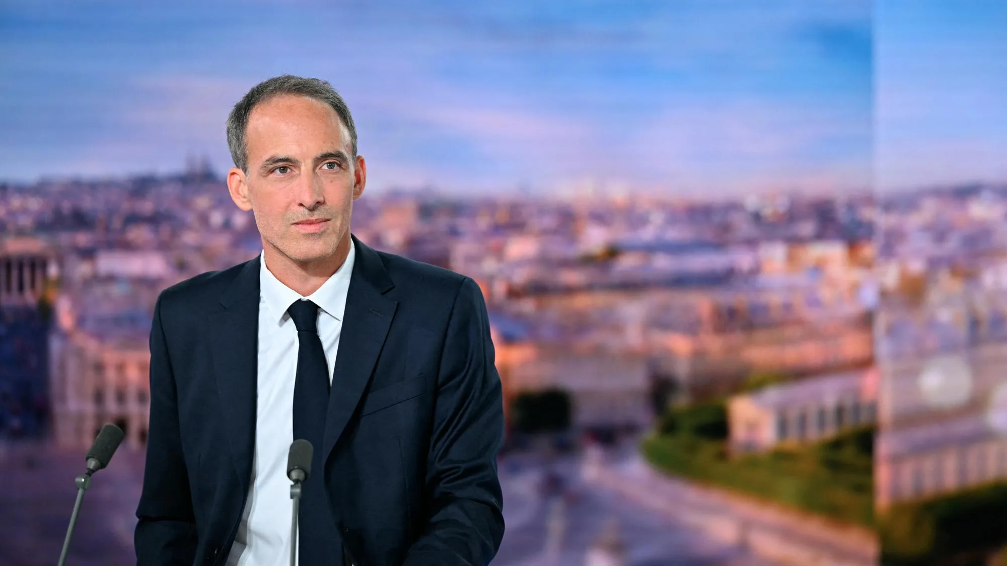 PRÉSIDENTIELLE 2027 : LES DÉFIS QUI ATTENDENT RAPHAËL GLUCKSMANN APRÈS SON ANNONCE DE CANDIDATURE