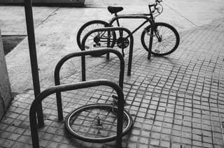 IL RETROUVE SON VÉLO VOLÉ IL Y A DEUX ANS EN TENDANT UN PIÈGE À L’ACHETEUR… QUI L’AVAIT ACHETÉ LÉGALEMENT À L’ÉTAT