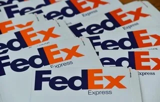 ILS AURAIENT VOLÉ 24 MILLIONS DE DOLLARS DE CHÈQUES EN DEUX ANS : LES TROIS FACTEURS SE SERVAIENT DANS LE COURRIER