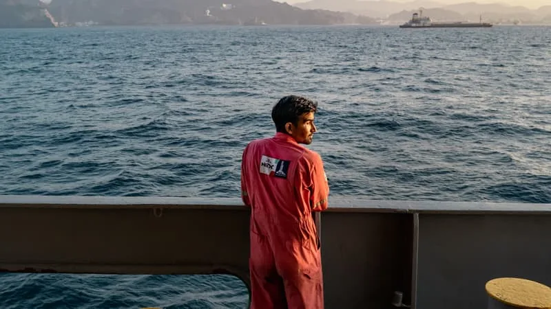 RATIONNEMENT DE VIVRES, JOURNÉES SUR TIKTOK ET SLALOM ENTRE LES MINES… LE CAPITAINE D’UN NAVIRE DÉCRIT SES 115 JOURS BLOQUÉ DANS LE DÉTROIT D’ORMUZ, AVEC UNE CARGAISON DE 8 MILLIONS DE DOLLARS
