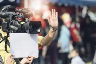 JULIETTE BINOCHE, ISABELLE HUPPERT, PEDRO ALMODÓVAR… QUEL EST CE SOMMET DÉDIÉ AU CINÉMA QUI REÇOIT CES STARS CE LUNDI ?