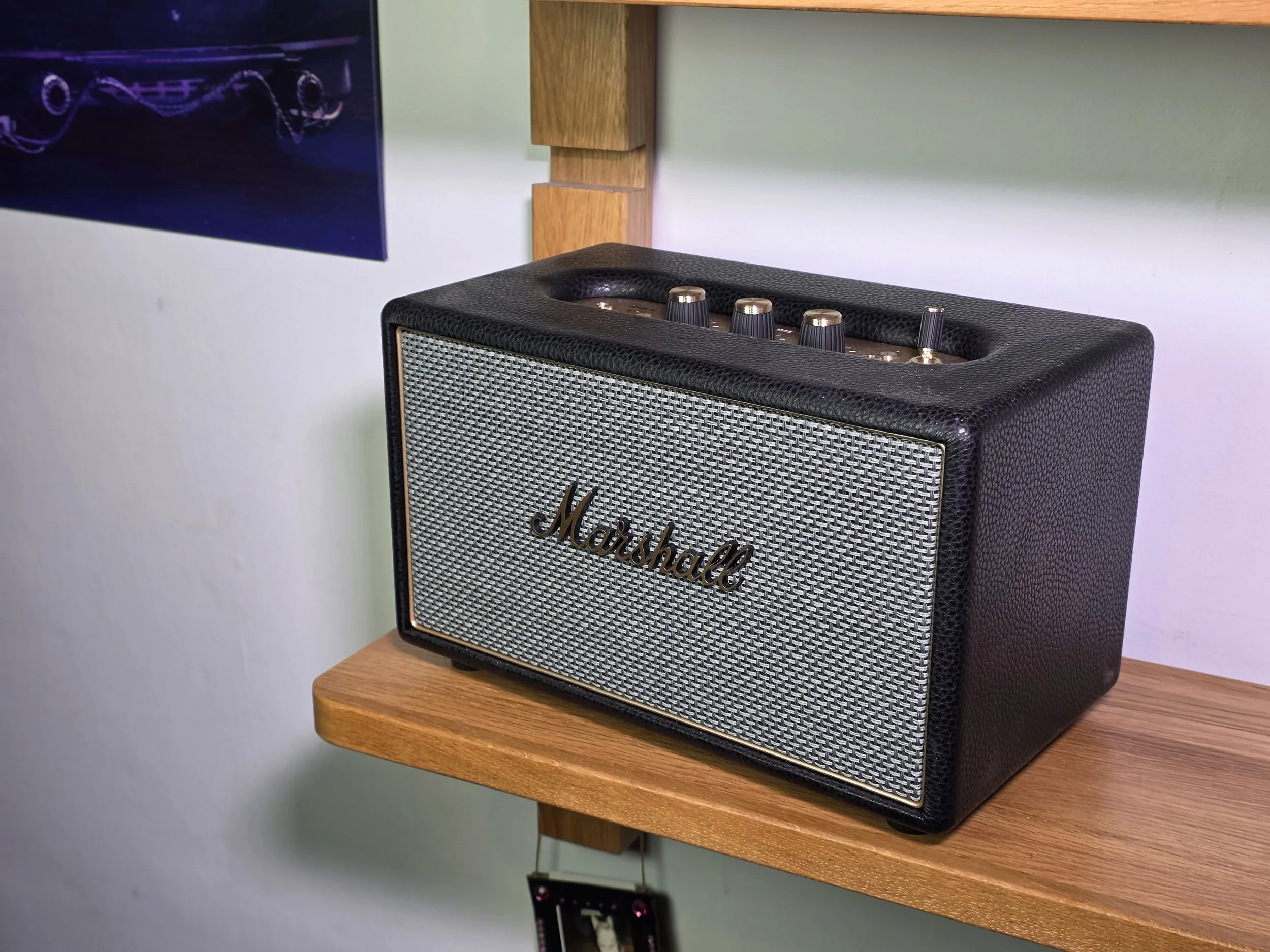 TEST MARSHALL ACTON IV : UNE ENCEINTE BLUETOOTH ÉLÉGANTE, COMPACTE, PUISSANTE ET ÉQUILIBRÉE