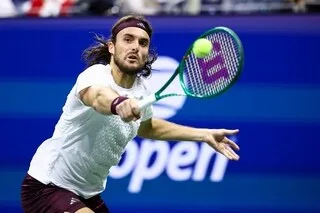 US OPEN. « LE REVERS À UNE MAIN EST UN COUP ICONIQUE, C’EST DOMMAGE DE VOIR QU’IL SE PERD » : LA NOSTALGIE DE TSITSIPÁS