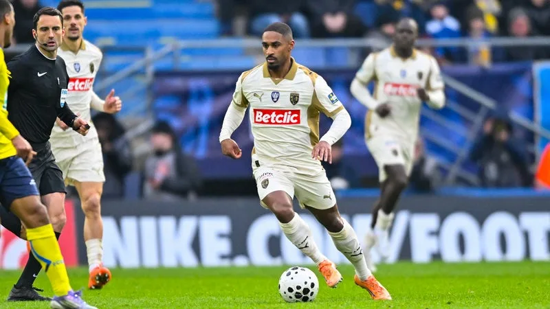 TROYES-LENS: LES LENSOIS FILENT EN QUARTS DE FINALE, SAINT-MAXIMIM A FAIT SES DÉBUTS
