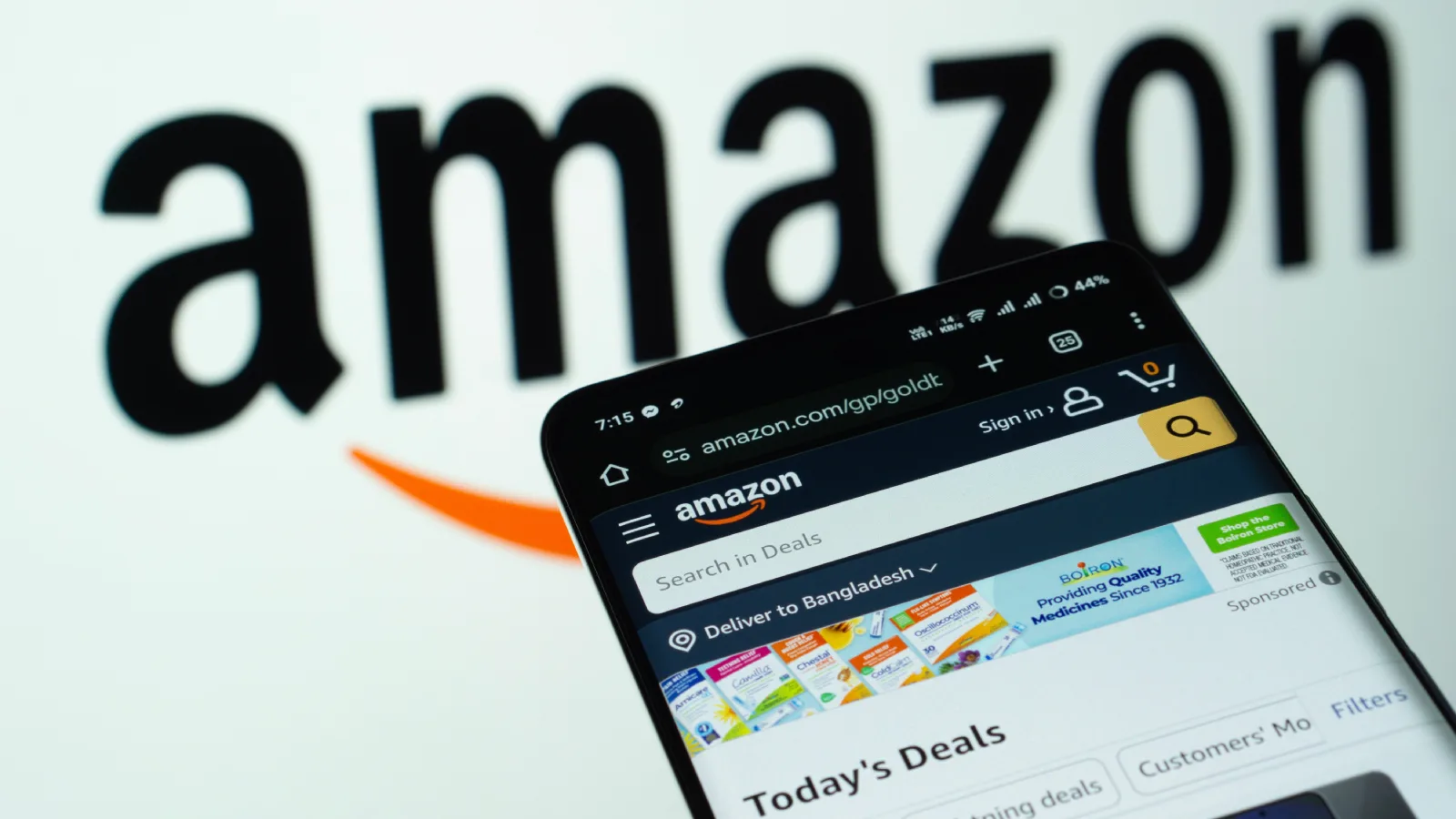 AMAZON INTÈGRE L'IA DANS SA BARRE DE RECHERCHE POUR VISUALISER DES PRODUITS… QUI N'EXISTENT PAS