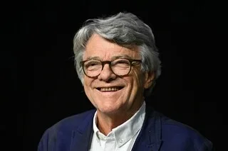 « SON EXPÉRIENCE EST RECONNUE. IL VEUT RASSEMBLER » : POURQUOI JEAN-LOUIS BORLOO RESTE DANS « LE JEU » PRÉSIDENTIEL