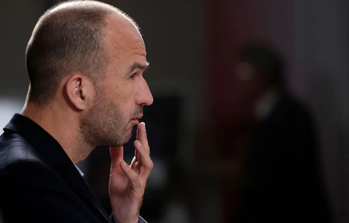 LFI : FLATTÉ DES COMPLIMENTS DE MONIQUE BARBUT, MANUEL BOMPARD L’INVITE AUX JOURNÉES D’ÉTÉ DU PARTI