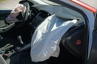 AIRBAGS TAKATA DÉFECTUEUX : UN NOUVEL ACCIDENT MORTEL EN FRANCE, ENCORE UN MILLION DE VÉHICULES À RISQUE