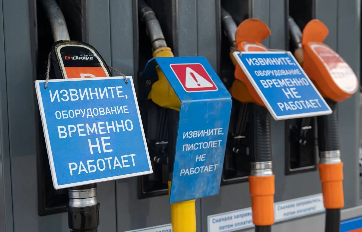 GUERRE EN UKRAINE : MOSCOU ET KIEV ENCHAÎNENT LES FRAPPES, L’ESSENCE MANQUE EN RUSSIE