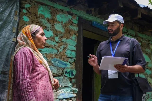 COMPTER LES INDIENS, UN EXERCICE PÉRILLEUX SOUS 42 °C ET AU CŒUR DE VILLAGES DÉSERTÉS