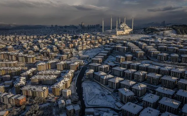 À ISTANBUL, LE QUARTIER D’ÜSKÜDAR ILLUSTRE L’ÉTOUFFEMENT DE LA DÉMOCRATIE TURQUE