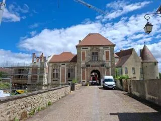 CE VILLAGE VEUT SAUVER SON CHÂTEAU SANS ÉQUIVALENT DANS LA RÉGION… MAIS IL A BESOIN DE VOS VOTES POUR RELEVER CE PARI