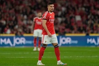 MERCATO RC LENS. FRANJO IVANOVIC, INTERNATIONAL CROATE DE BENFICA, OFFICIELLEMENT PRÊTÉ AUX SANG ET OR
