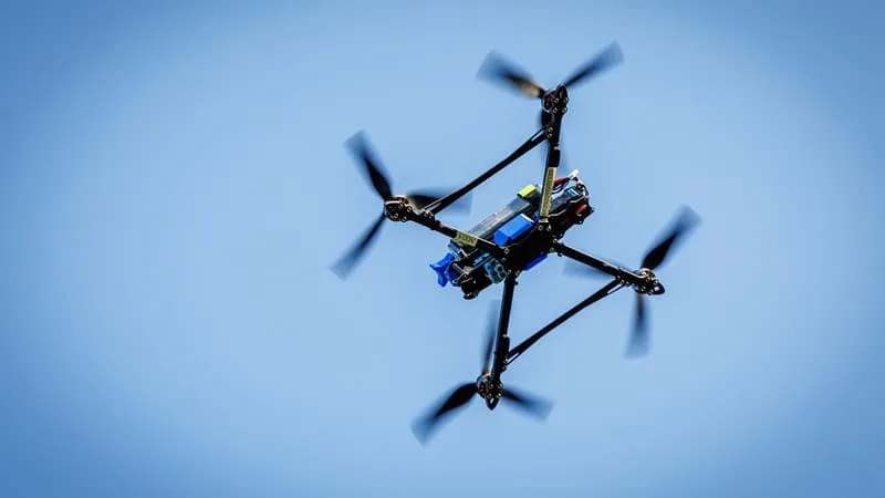UNE TAXE DE 100% SUR LES DRONES ÉTRANGERS: DONALD TRUMP SORT L’ARTILLERIE LOURDE POUR SOUTENIR LES ENTREPRISES AMÉRICAINES, LARGUÉES FACE À LA CHINE