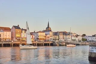 CE QUARTIER AUTHENTIQUE DES SABLES-D’OLONNE OFFRE UNE AUTRE VISION DE LA STATION BALNÉAIRE