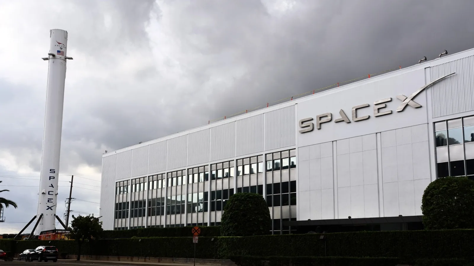 SPACEX VEUT METTRE DES DATA CENTERS EN ORBITE, MAIS QUE FERA-T-ON DE LEURS DÉCHETS ?