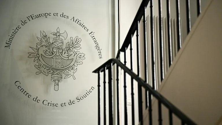 « UN GRAND SOULAGEMENT »: LES DEUX RÉALISATEURS FRANÇAIS QUI ÉTAIENT DÉTENUS AU TOGO AUTORISÉS À QUITTER LE TERRITOIRE
