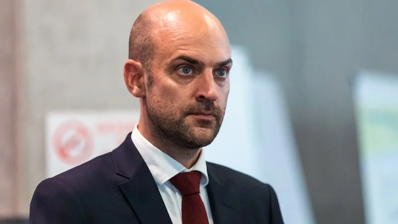 « PROTESTER TRÈS VIVEMENT »: LA FRANCE A CONVOQUÉ LE CHARGÉ D’AFFAIRES RUSSE À PARIS À PROPOS DE « L’ATTAQUE » PAR DRONE EXPLOSIF À LEIPZIG
