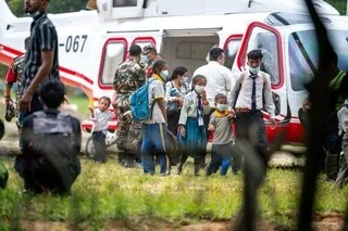 CRUE DANS L’HIMALAYA : PRÈS DE 700 MORTS, LES SECOURS DANS LA BOUE À LA RECHERCHE DES DISPARUS… LES DERNIÈRES INFOS