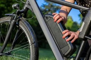 CANICULE : LES VOITURES ET LES VÉLOS SONT-ILS ADAPTÉS AUX FORTES CHALEURS ?