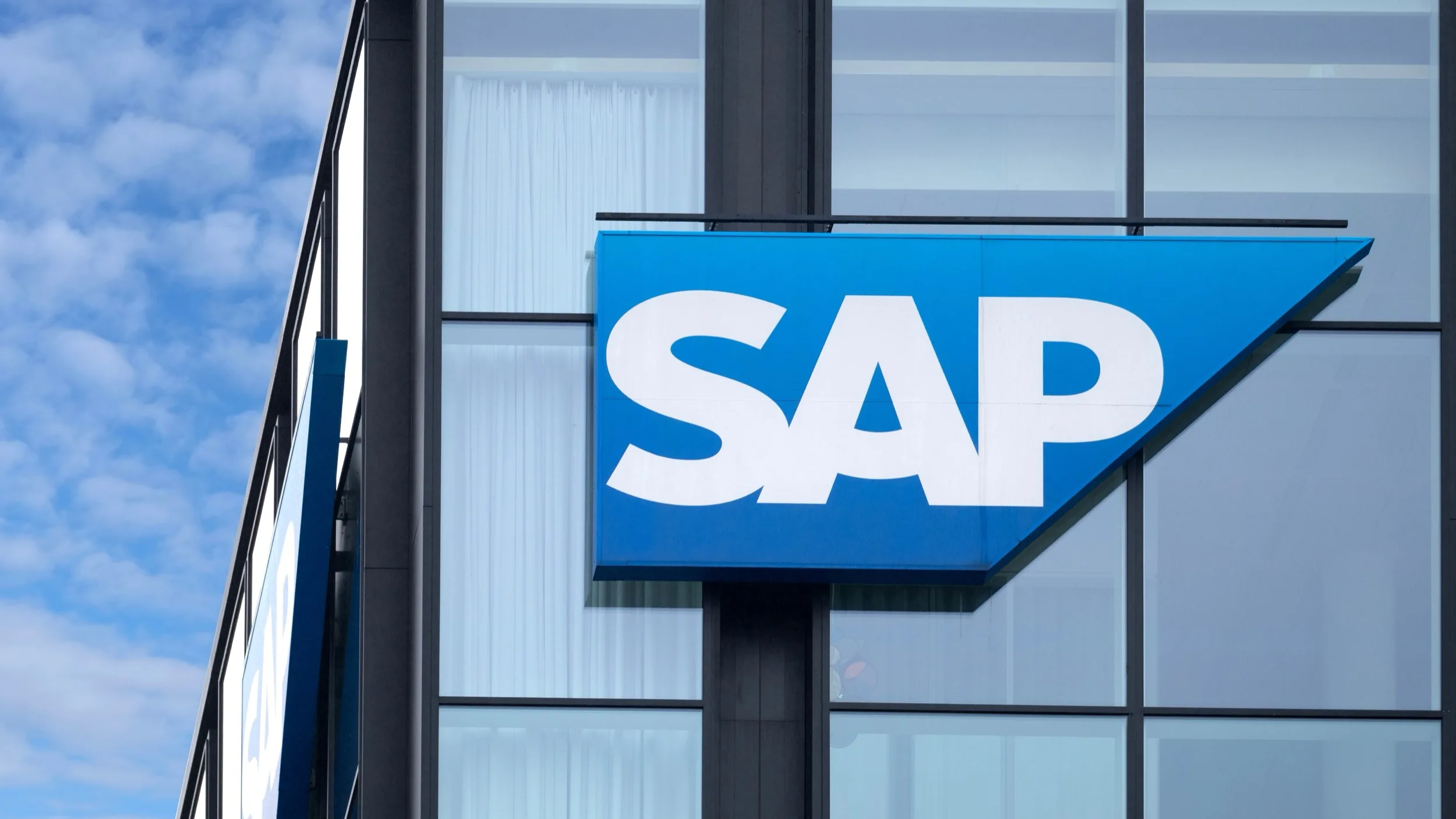 ALERTE MAXIMALE CHEZ SAP : QUATRE FAILLES CRITIQUES PERMETTENT DE VOLER DES IDENTIFIANTS ET DE PRENDRE LE CONTRÔLE DE SERVEURS
