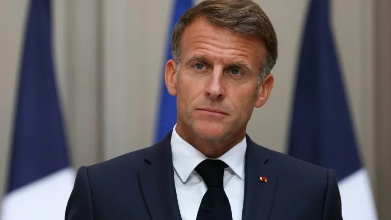 « NOUS FERONS TOUS BLOC »: EMMANUEL MACRON AFFIRME QUE LES RESPONSABLES DES VIOLENCES SURVENUES EN MARGE DES MANIFESTATIONS DU 17 OCTOBRE SERONT « POURSUIVIS ET PUNIS »