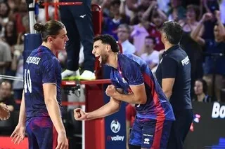 VOLLEY. « IL EST HYPER DUR AVEC NOUS, ET C’EST CE QU’IL NOUS FAUT » : LES JEUNES BLEUS DÉCOUVRENT LA PATTE ANDREA GIANI