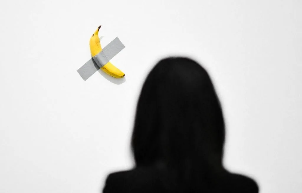 LA FAMEUSE BANANE SCOTCHÉE AU MUR DE MAURIZIO CATTELAN À POMPIDOU-METZ A DISPARU