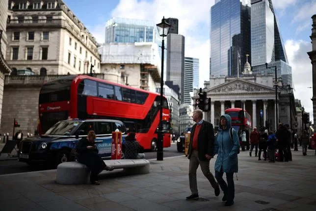 EMPLOI, CROISSANCE : COMMENT EXPLIQUER L’ÉTONNANTE SANTÉ DE L’ÉCONOMIE BRITANNIQUE ?