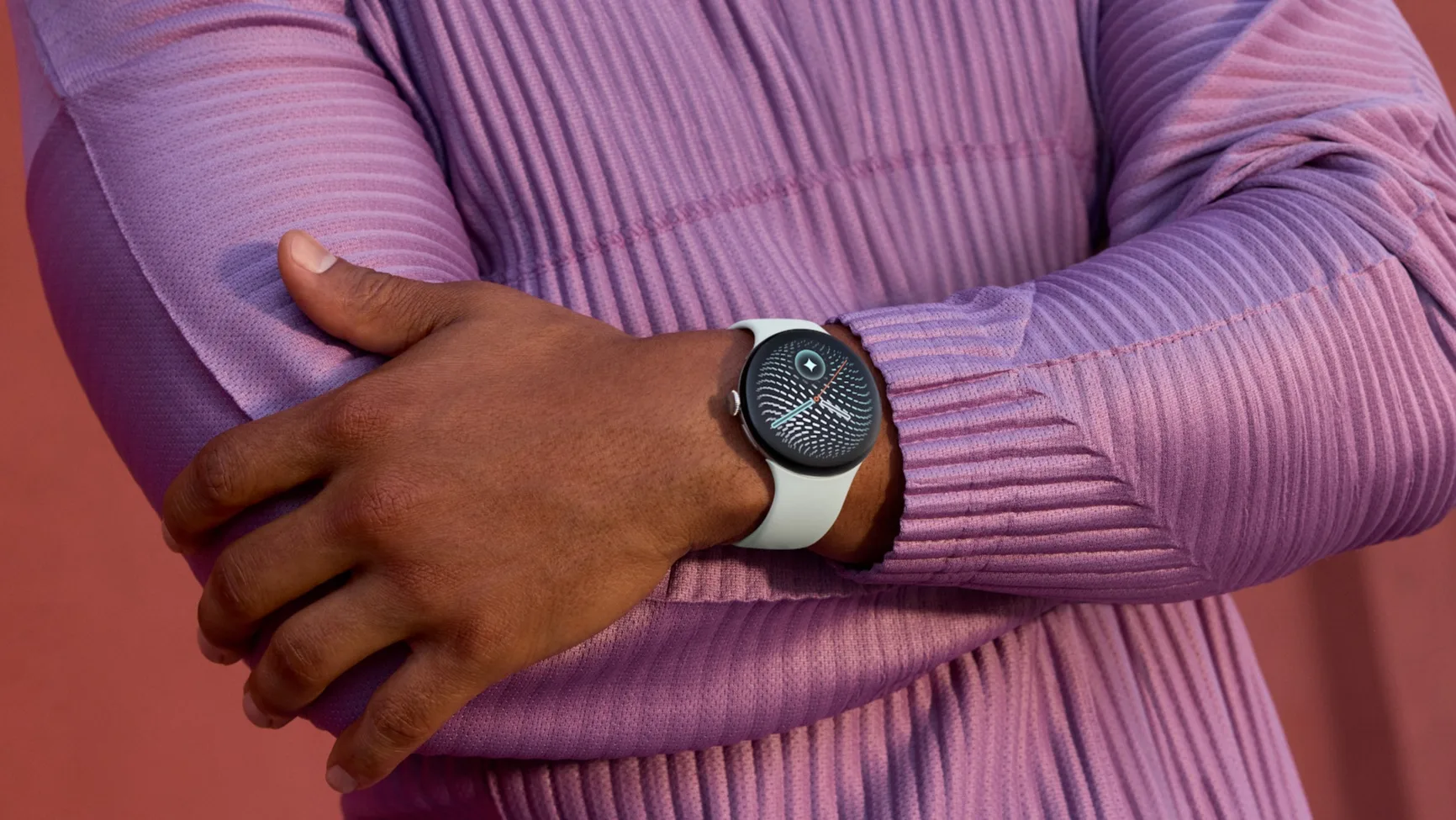 GOOGLE ANNONCE SON TRACEUR CONNECTÉ ET SA PIXEL WATCH 5, MAIS L’ABSENCE DE CERTAINES FONCTIONS D’IA EN FRANCE RISQUE DE GÂCHER LA FÊTE