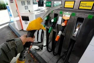 IL FAIT LE PLEIN ET PART SANS PAYER : LA STATION PROMET DU CARBURANT GRATUIT À LA PERSONNE QUI PERMETTRA DE L’IDENTIFIER