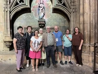 REPORTAGE. VISITE DU PAPE EN FRANCE : À METZ, COMMENT LES PETITES MAINS DU DIOCÈSE ONT PRÉPARÉ LA VENUE DE LÉON XIV