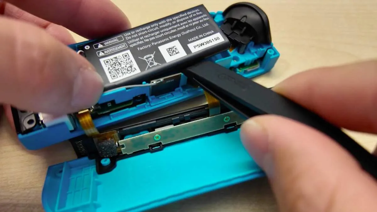 NINTENDO SWITCH : UN GUIDE OFFICIEL VOUS MONTRE LES 13 ÉTAPES POUR REMPLACER LA BATTERIE DES NOUVEAUX JOY-CON