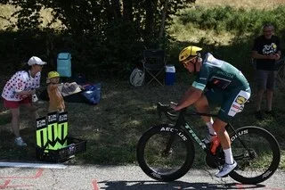 « TOUT VA SE JOUER À PARIS MAINTENANT » : MADS PEDERSEN DÉFEND SON MAILLOT VERT