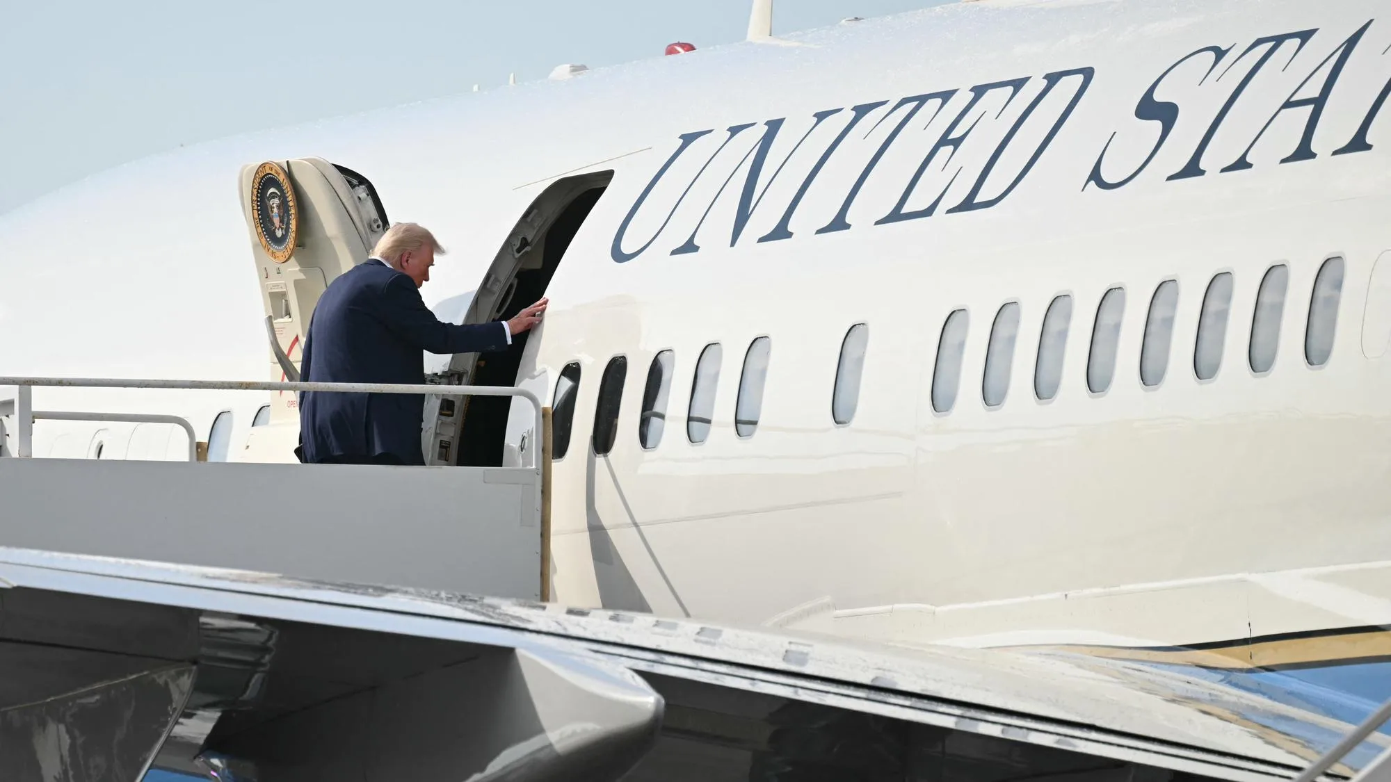 MENACÉ PAR L’IRAN, DONALD TRUMP A UTILISÉ UN CAMION DE RESTAURATION POUR QUITTER UN SOMMET DE L’OTAN