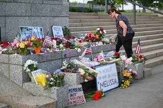 ÉTATS-UNIS : L’HOMME ACCUSÉ DU MEURTRE D’UNE ÉLUE ET DE SON MARI PLAIDE COUPABLE ET ÉCHAPPE À LA PEINE DE MORT