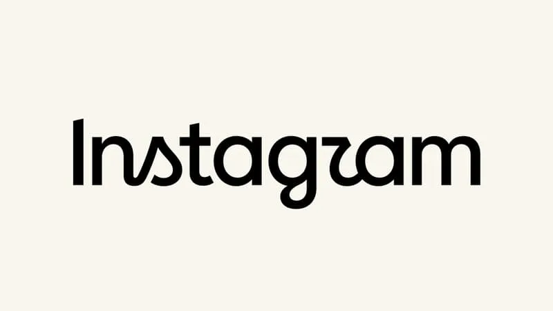 « PLUS ÉPURÉ, PLUS MODERNE »: INSTAGRAM INAUGURE UN NOUVEAU LOGO TYPOGRAPHIQUE EN NOIR ET BLANC