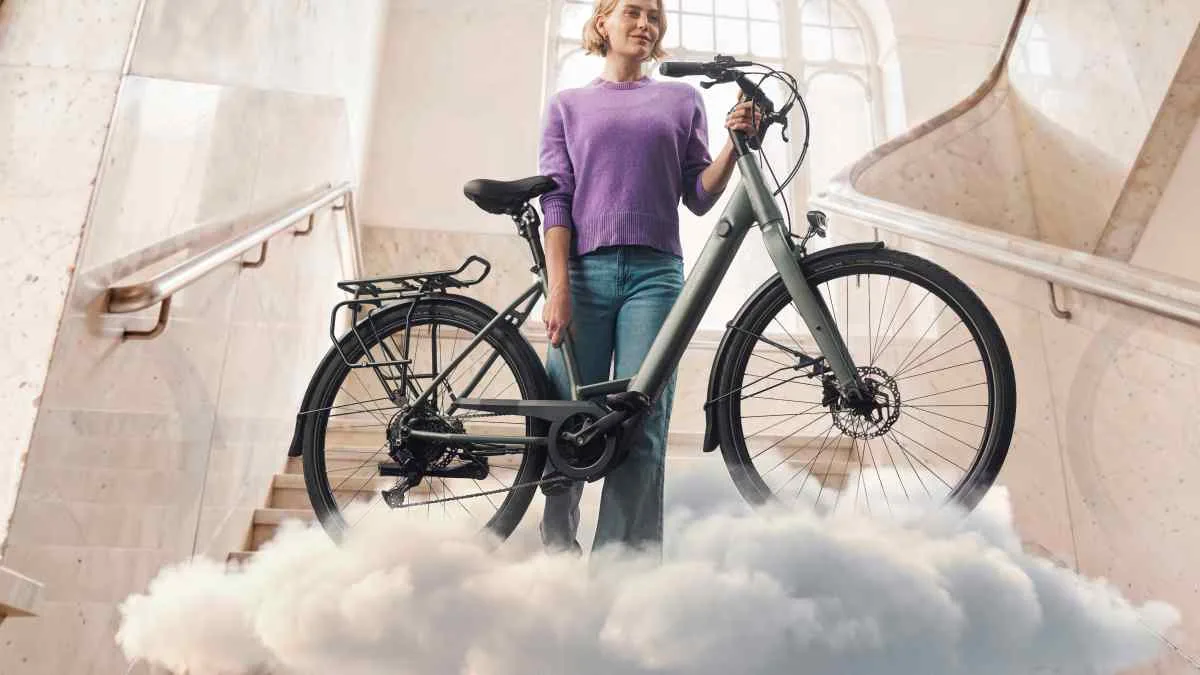 VELO DE VILLE CÉLÈBRE DÉGAINE LE HUB-E, UN VÉLO ÉLECTRIQUE URBAIN DE 19 KG ÉQUIPÉ DU DERNIER MOTEUR BOSCH