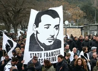 « POUR OBTENIR CE QUE JE VEUX, IL FAUT CHOQUER » : L’ACCUSÉ DE L’ASSASSINAT D’YVAN COLONNA TOISE LE TRIBUNAL DE NANTES