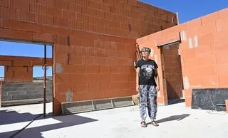 REPORTAGE. « L’INCENDIE, ON EN PARLE TOUS LES JOURS » : DANS L’AUDE, LA VIE DES SINISTRÉS UN AN APRÈS