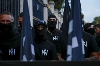 DES SALUTS NAZIS LORS D’UN RASSEMBLEMENT D’EXTRÊME-DROITE DANS LE CENTRE DE MADRID